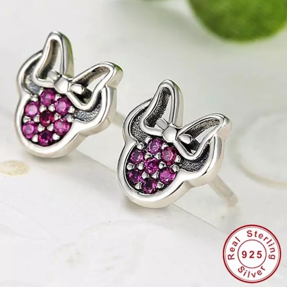 TRADED - Sparkly Minnie Mouse Earrings - Picture 3 of 8